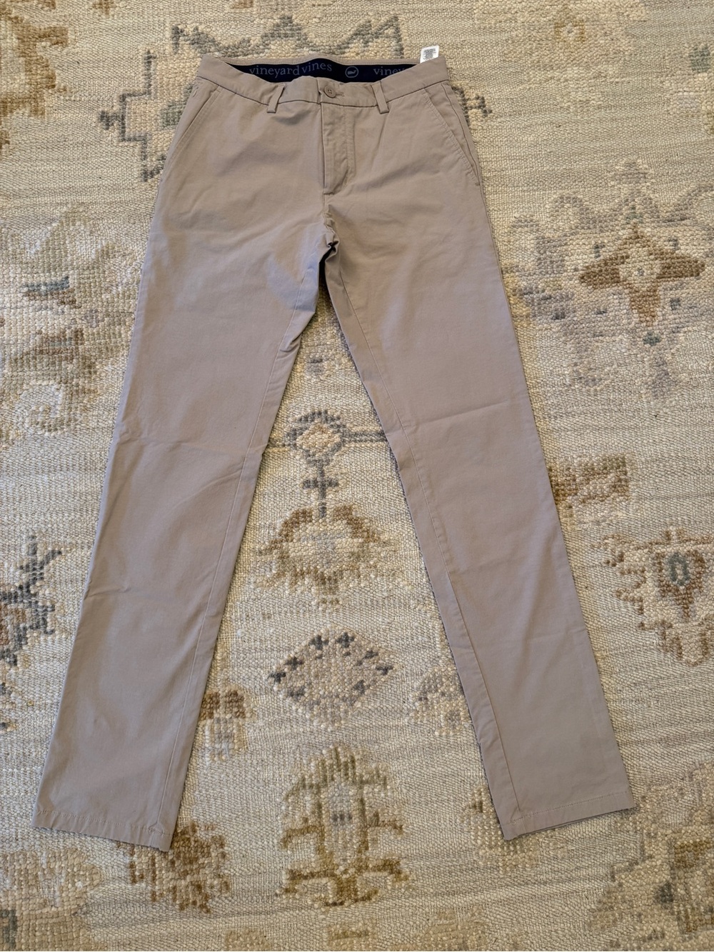 Vineyard Vines Men's On-The-Go pant. Waist 28. Length 34.